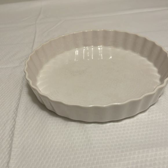 Vintage White Ceramic 9 1/2” Pie Dish. - Picture 3 of 5